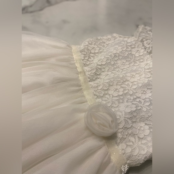Girls size 10 flower girl or first communion dress made by Newberry - Picture 3 of 16